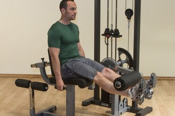 Leg extension in the gym for the treatment of flexion-prostatitis